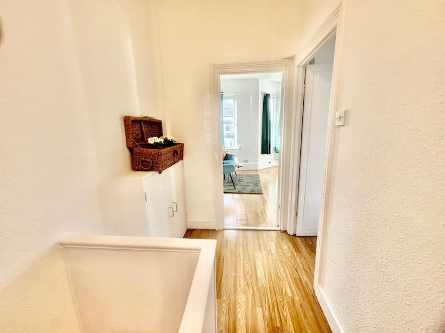 Cosy Two Bedroom Apartment,Se13 런던 외부 사진